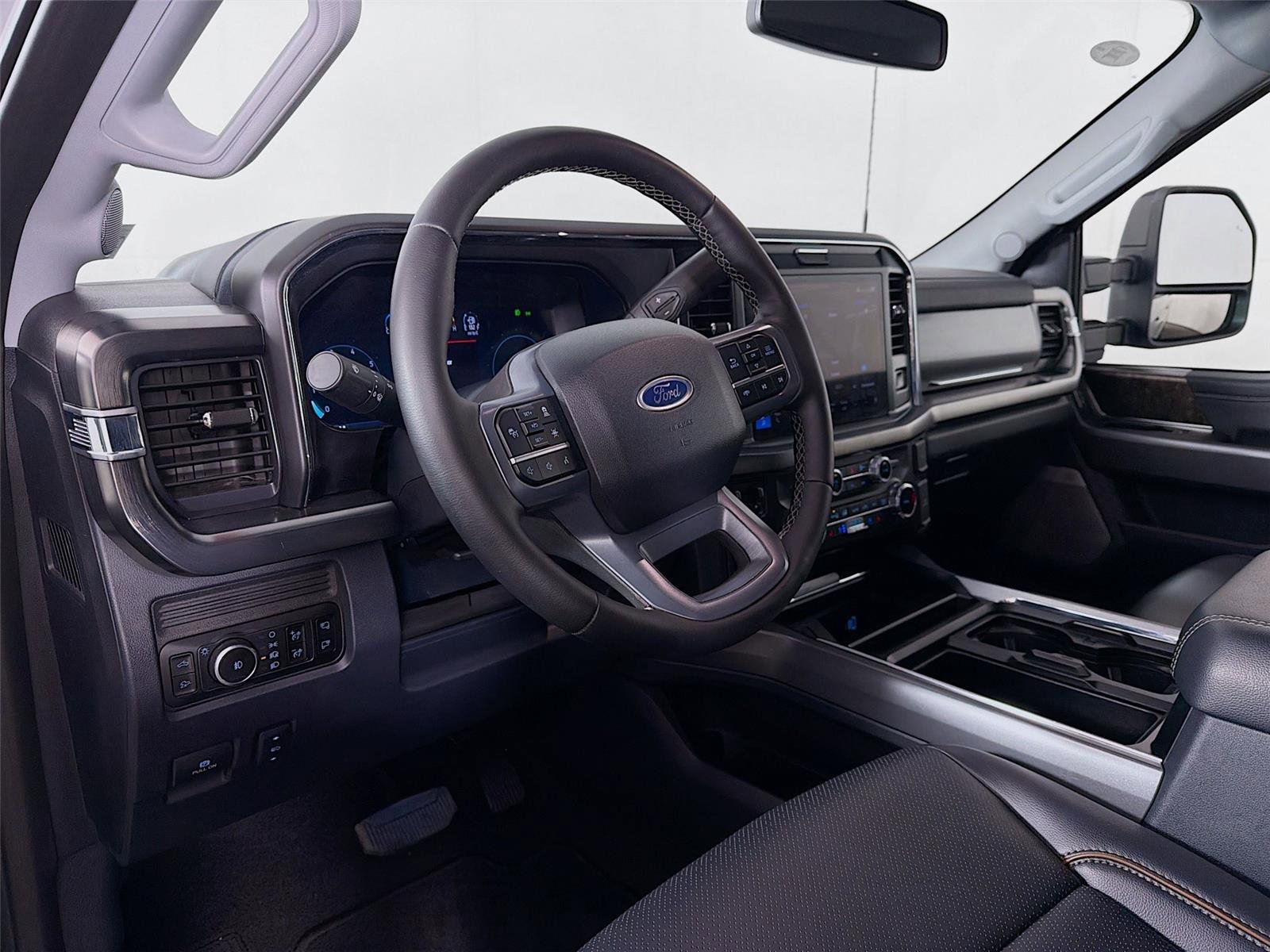 Used 2025 Ford F350 Lariat w/ Lariat Ultimate Package AWD/4WD image 9