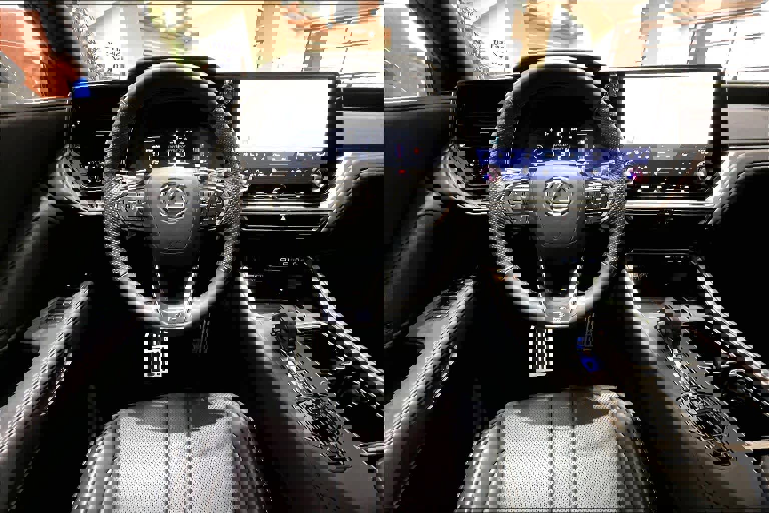 Used 2025 Lexus TX 500h AWD w/ Technology Package image 5