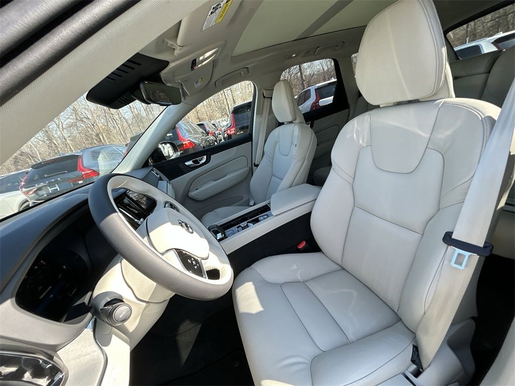 Certified 2025 Volvo XC60 T8 Plus w/ Protection Package Premier image 11