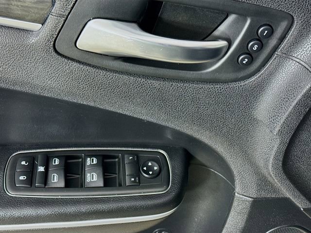 Used 2019 Chrysler 300 Limited image 20
