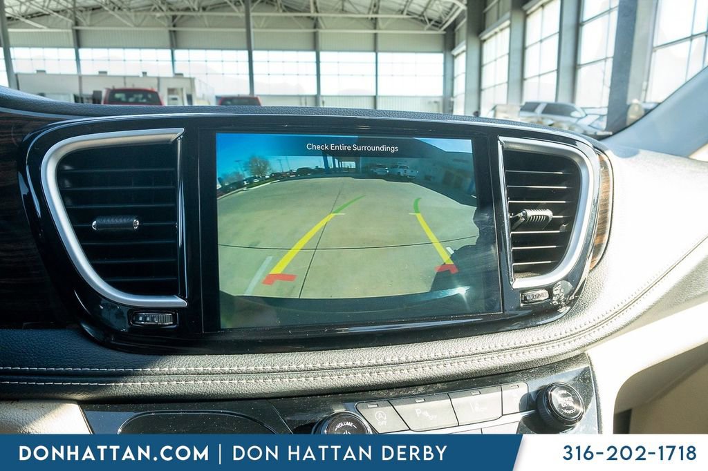 Used 2023 Chrysler Pacifica Limited FWD image 8