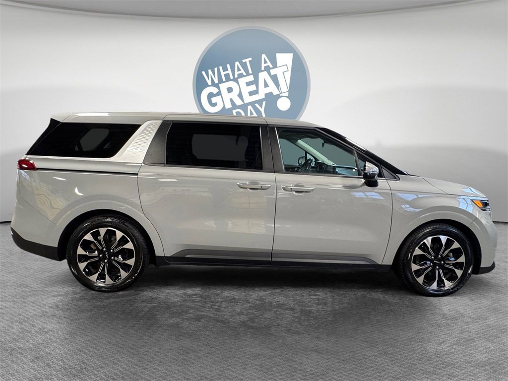 Certified 2024 Kia Carnival EX image 2