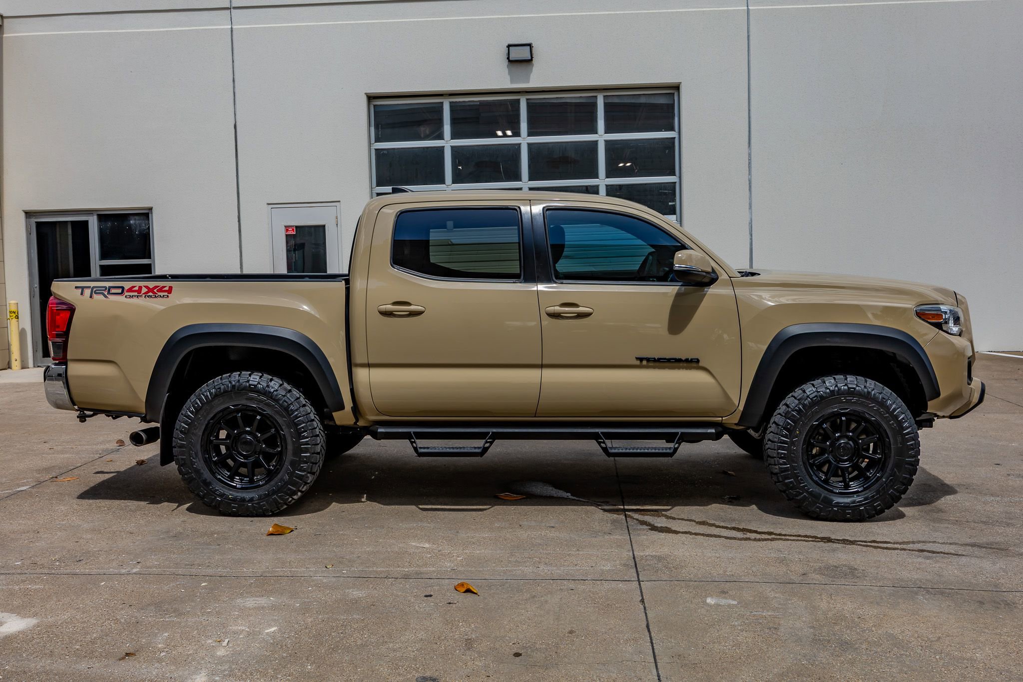 Used 2019 Toyota Tacoma TRD Off-Road AWD/4WD image 11