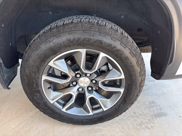 Used 2024 Chevrolet Silverado 1500 LT RWD image 5