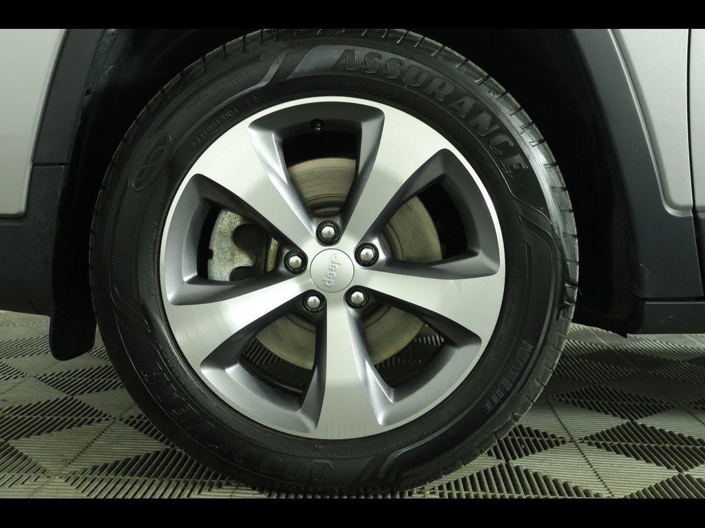 Used 2021 Jeep Cherokee Limited image 12