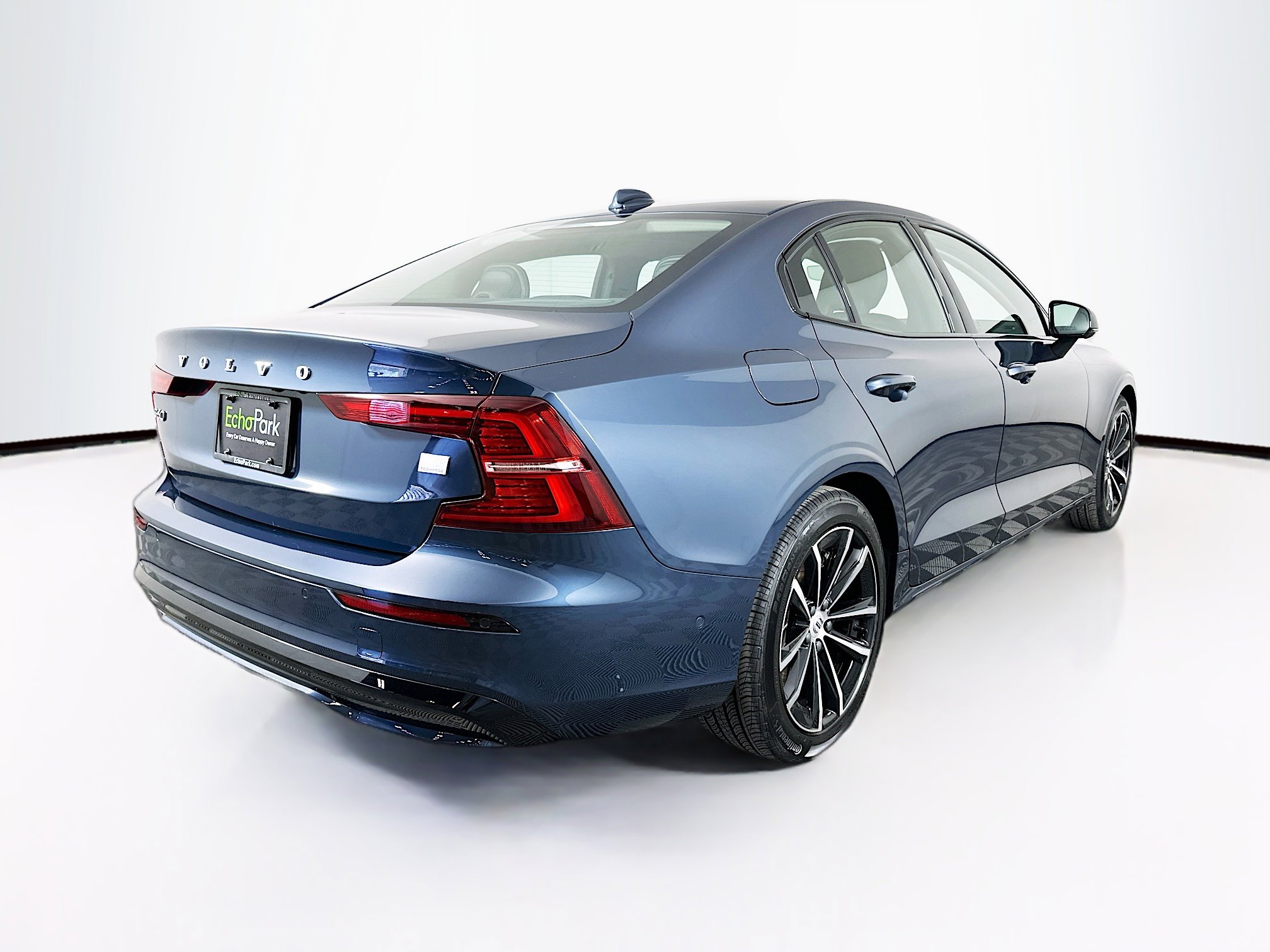 Used 2023 Volvo S60 T8 Plus image 9