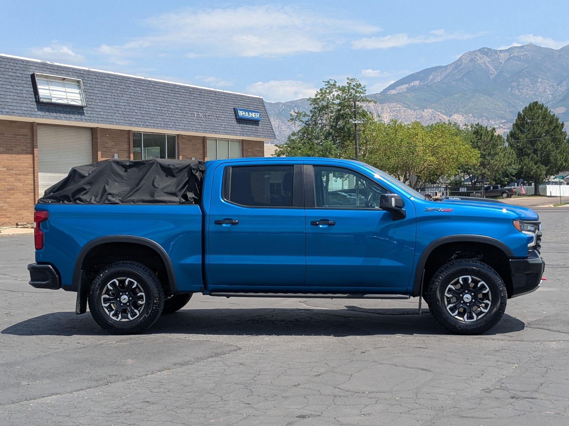 Used 2023 Chevrolet Silverado 1500 ZR2 w/ Technology Package AWD/4WD image 2