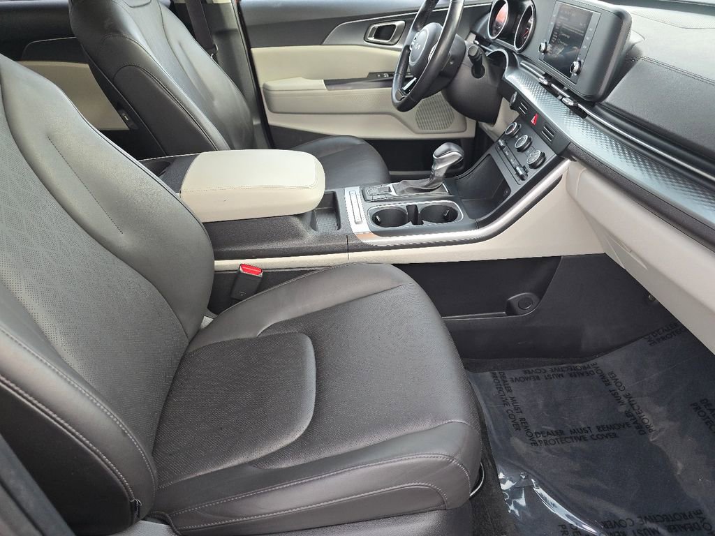 Used 2024 Kia Carnival LX image 21