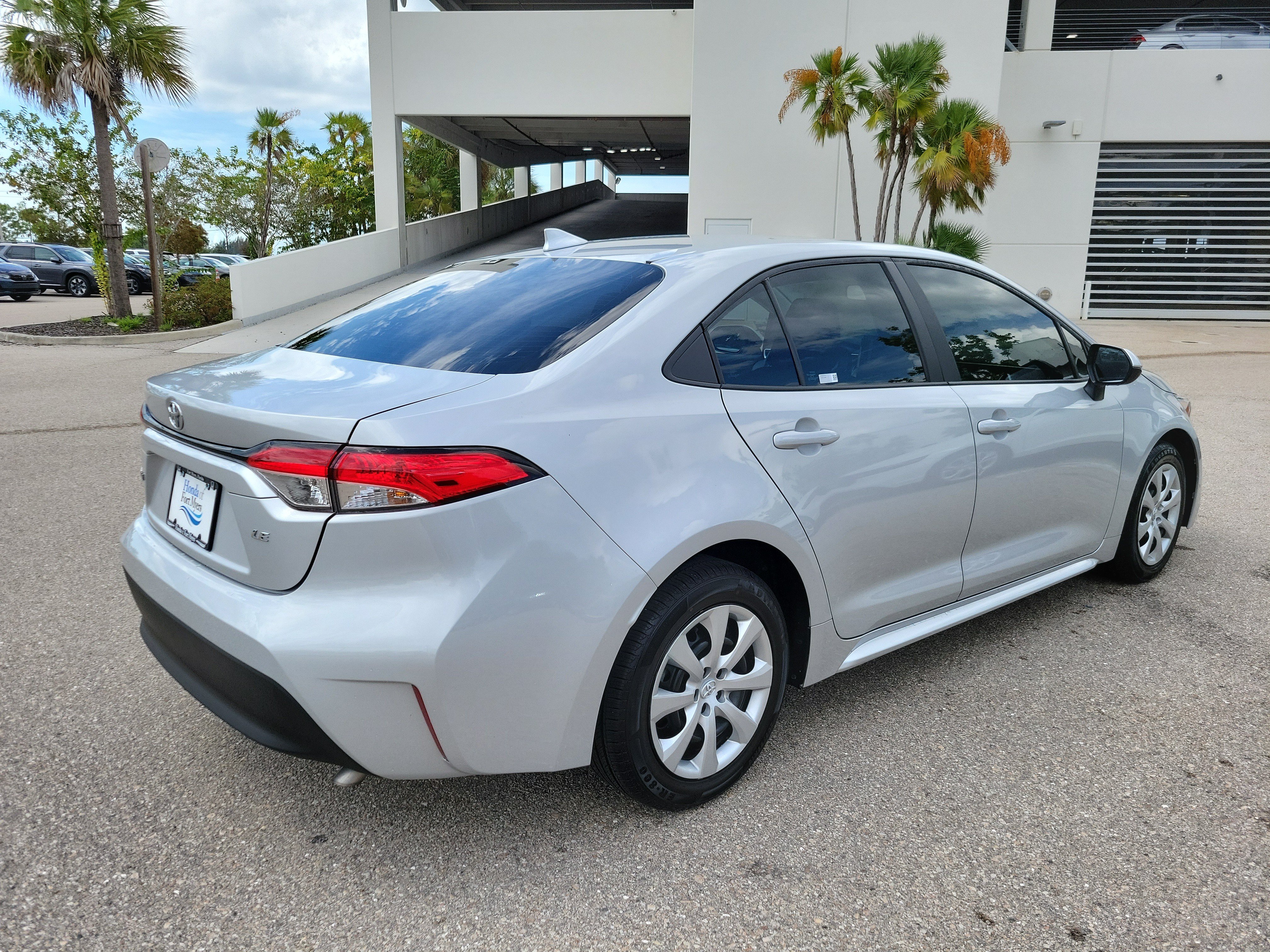 Used 2023 Toyota Corolla LE FWD image 4
