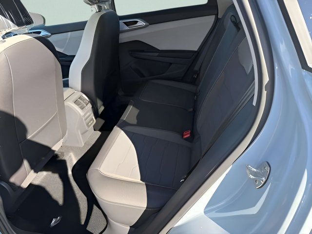New 2026 Volkswagen Taos SE FWD image 7