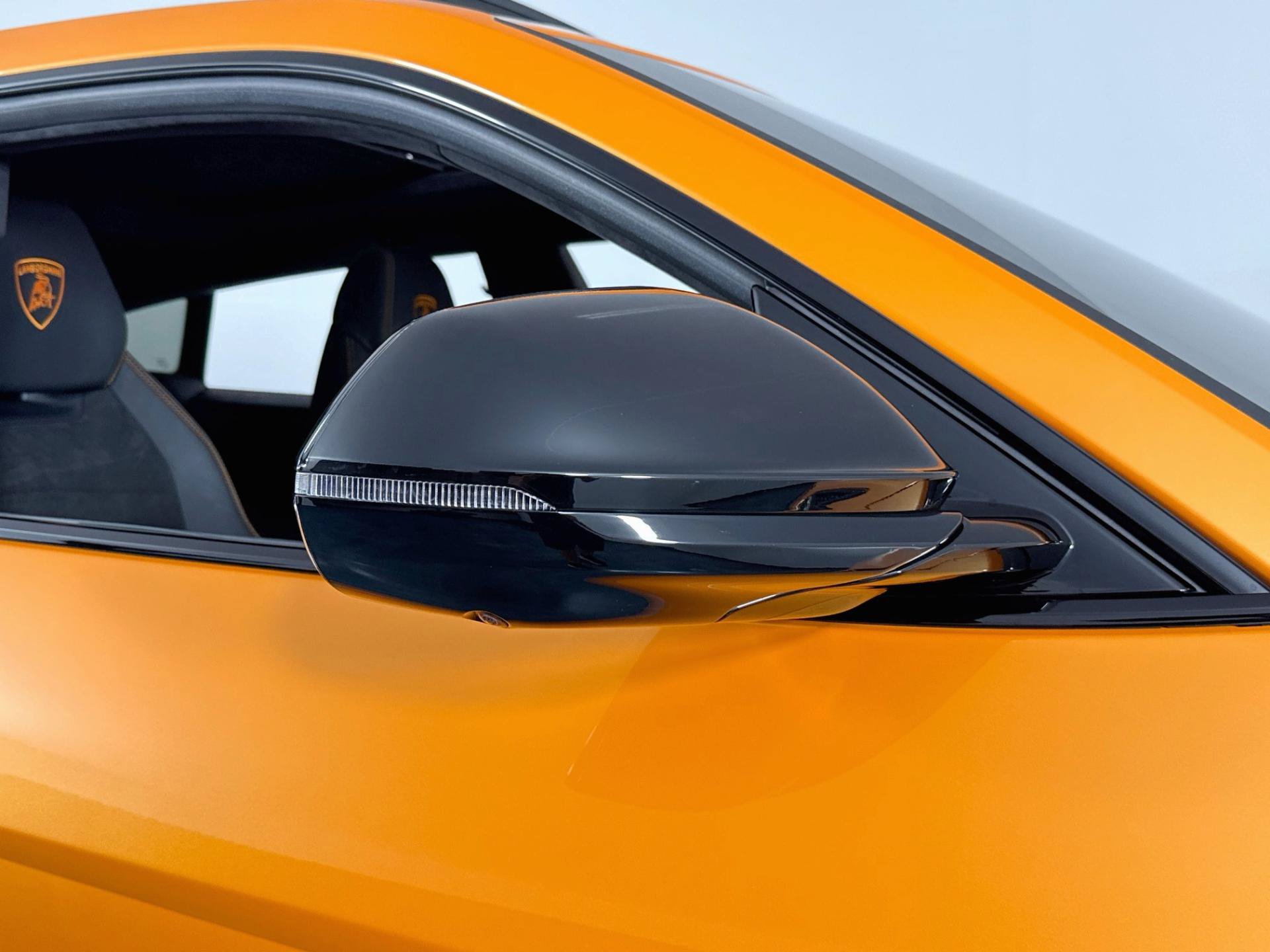 Used 2022 Lamborghini Urus AWD/4WD image 51