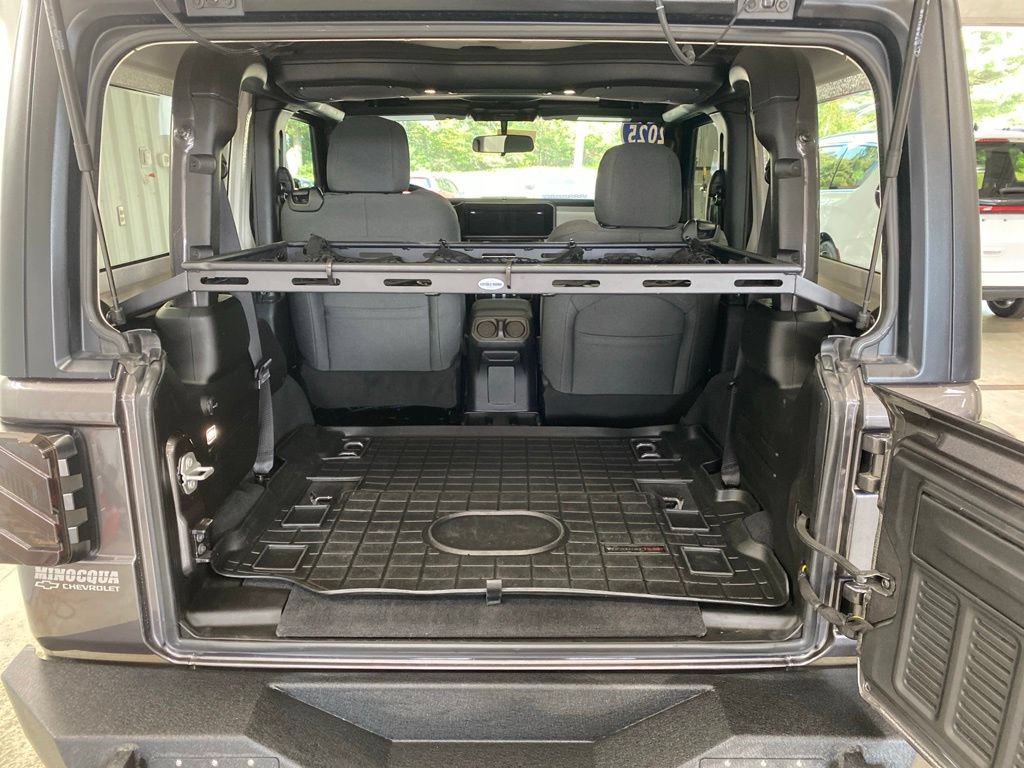 Used 2025 Jeep Wrangler Sport AWD/4WD image 18