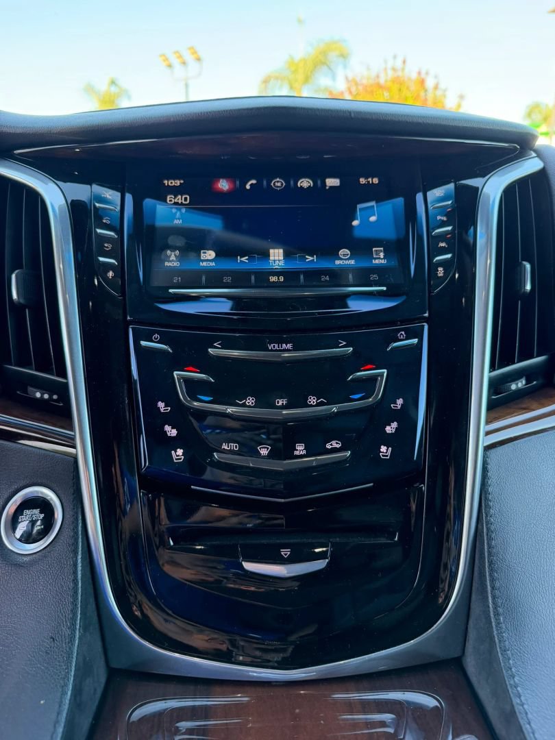 Used 2016 Cadillac Escalade Premium RWD image 28
