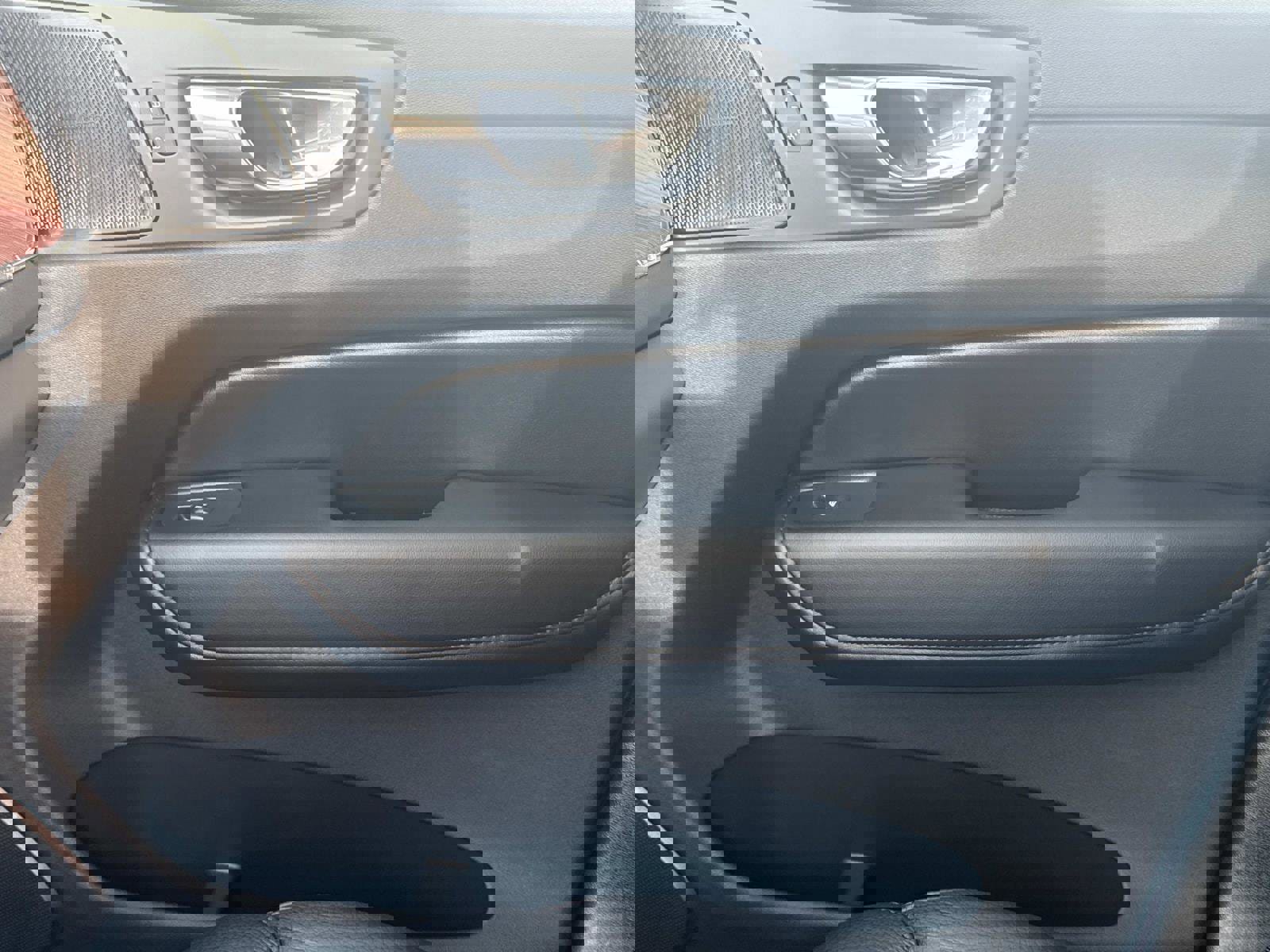 Certified 2023 Volvo XC60 B5 Plus w/ Climate Package image 21