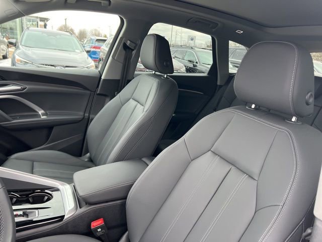 Used 2025 Audi Q5 Premium w/ Convenience Package image 7