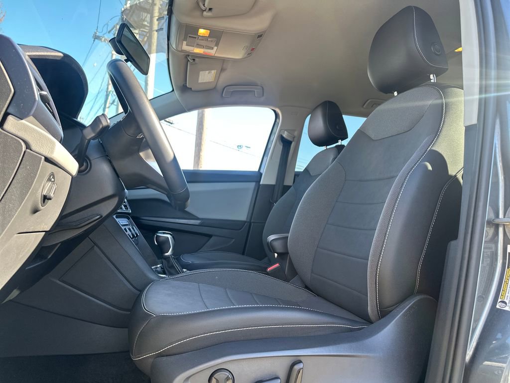 Certified 2022 Volkswagen Taos SE AWD/4WD image 3