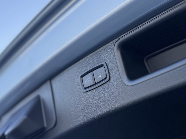 Certified 2022 Porsche Macan image 33