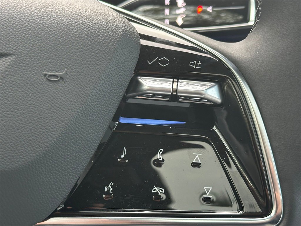 New 2026 Cadillac Optiq Luxury 2 image 33