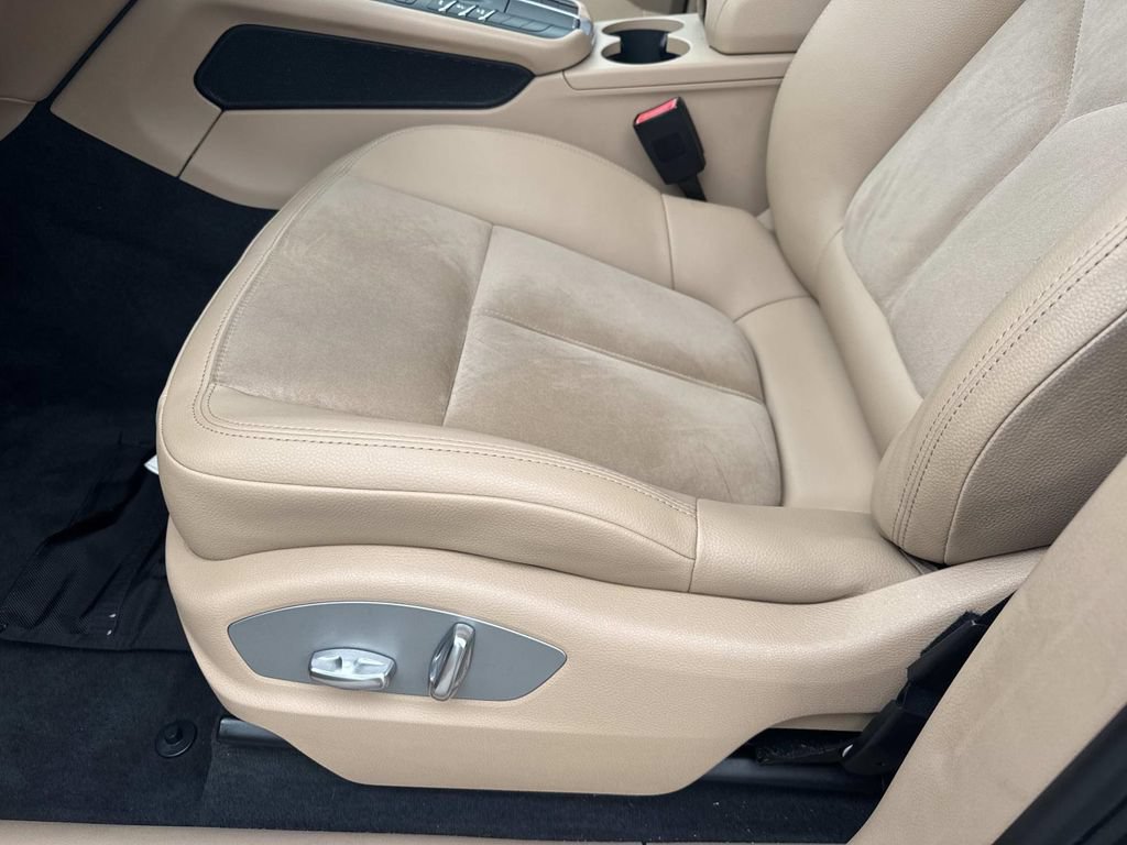Used 2020 Porsche Macan AWD/4WD image 19