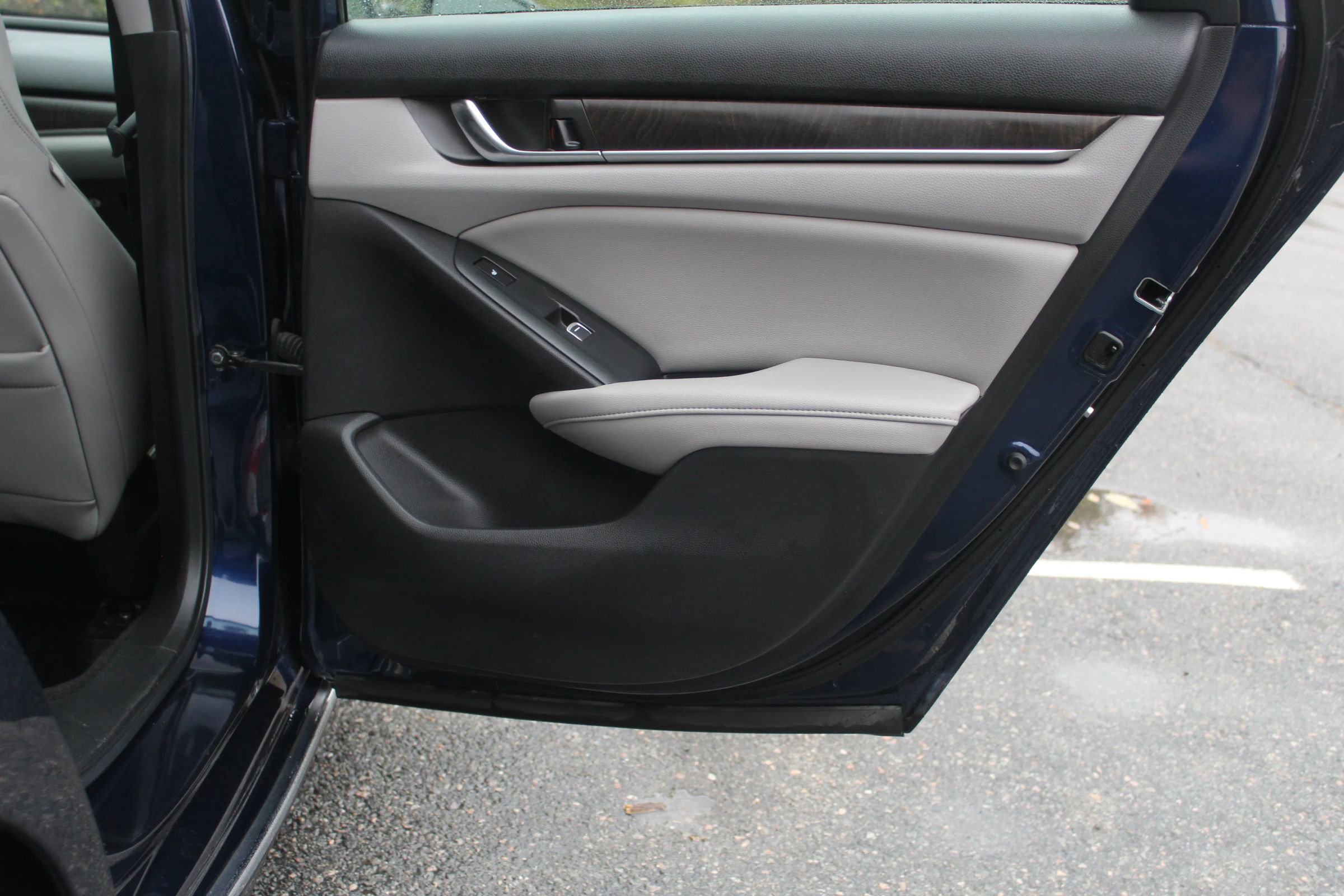 Used 2019 Honda Accord Touring image 16