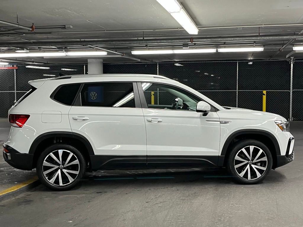 Certified 2023 Volkswagen Taos SE w/ Panoramic Sunroof Package image 37
