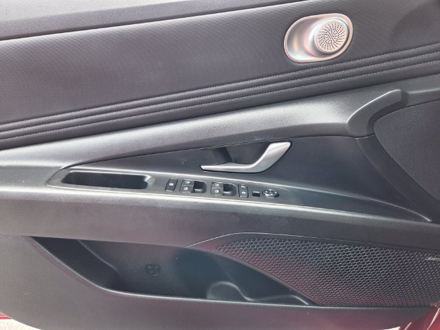 Used 2023 Hyundai Elantra Limited FWD image 21