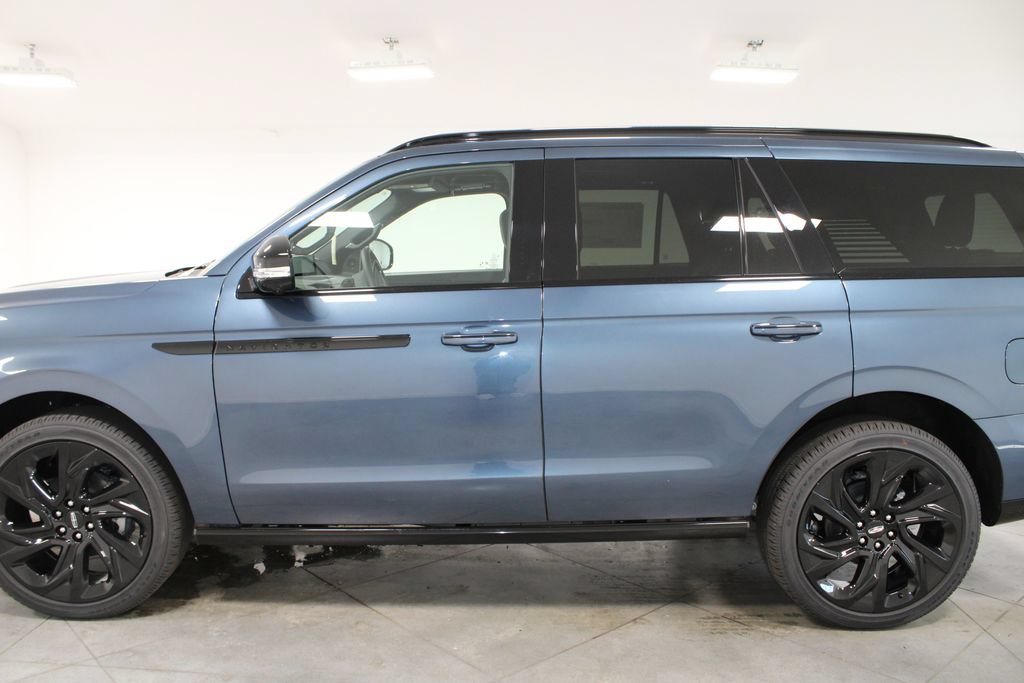 New 2027 Lincoln Navigator Reserve w/ Jet Appearance Package AWD/4WD image 5