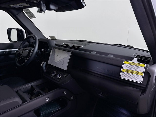New 2026 Land Rover Defender 130 X-Dynamic SE image 32