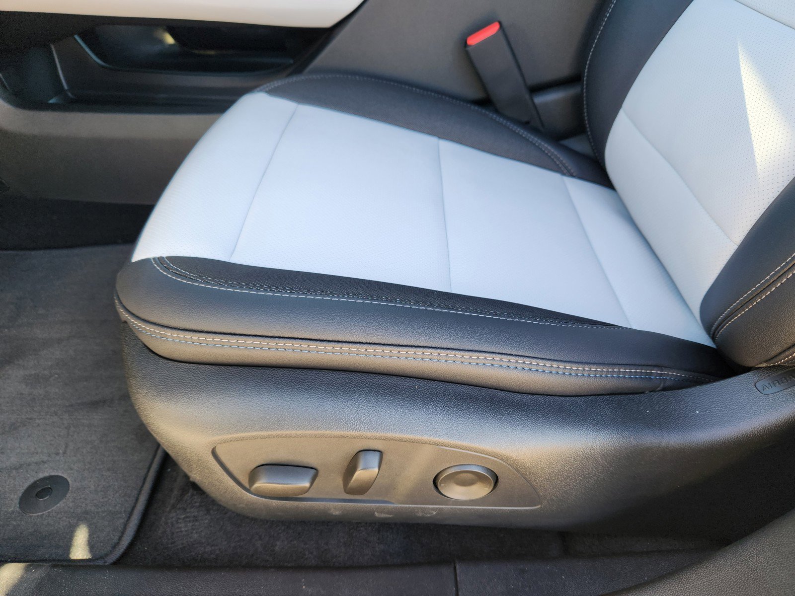 New 2026 Chevrolet Equinox EV LT image 18