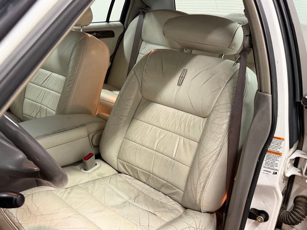 Used 2000 Lincoln Town Car Executive RWD image 34