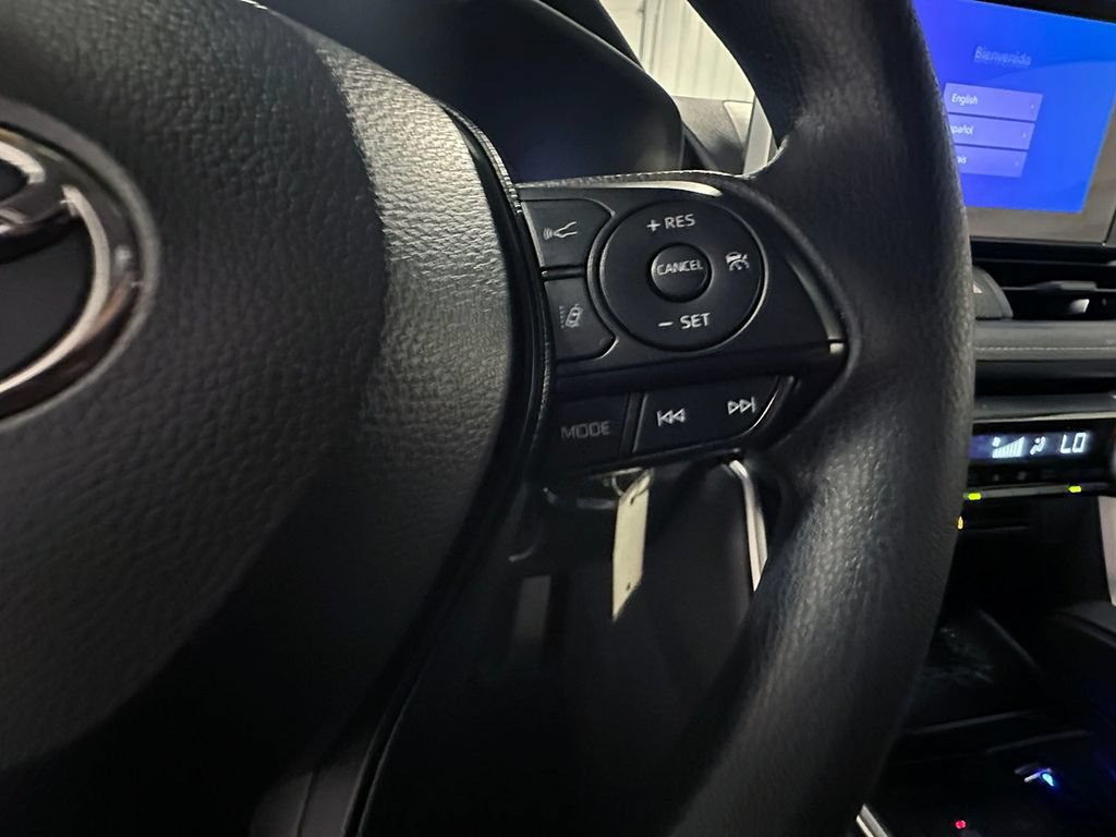 Used 2025 Toyota RAV4 LE AWD/4WD image 32