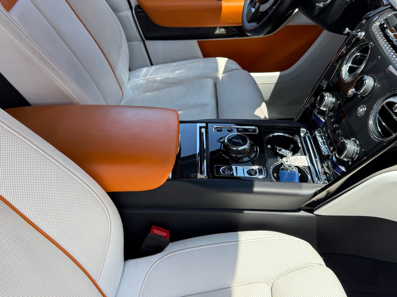 Used 2022 Rolls-Royce Cullinan Black Badge AWD/4WD image 30