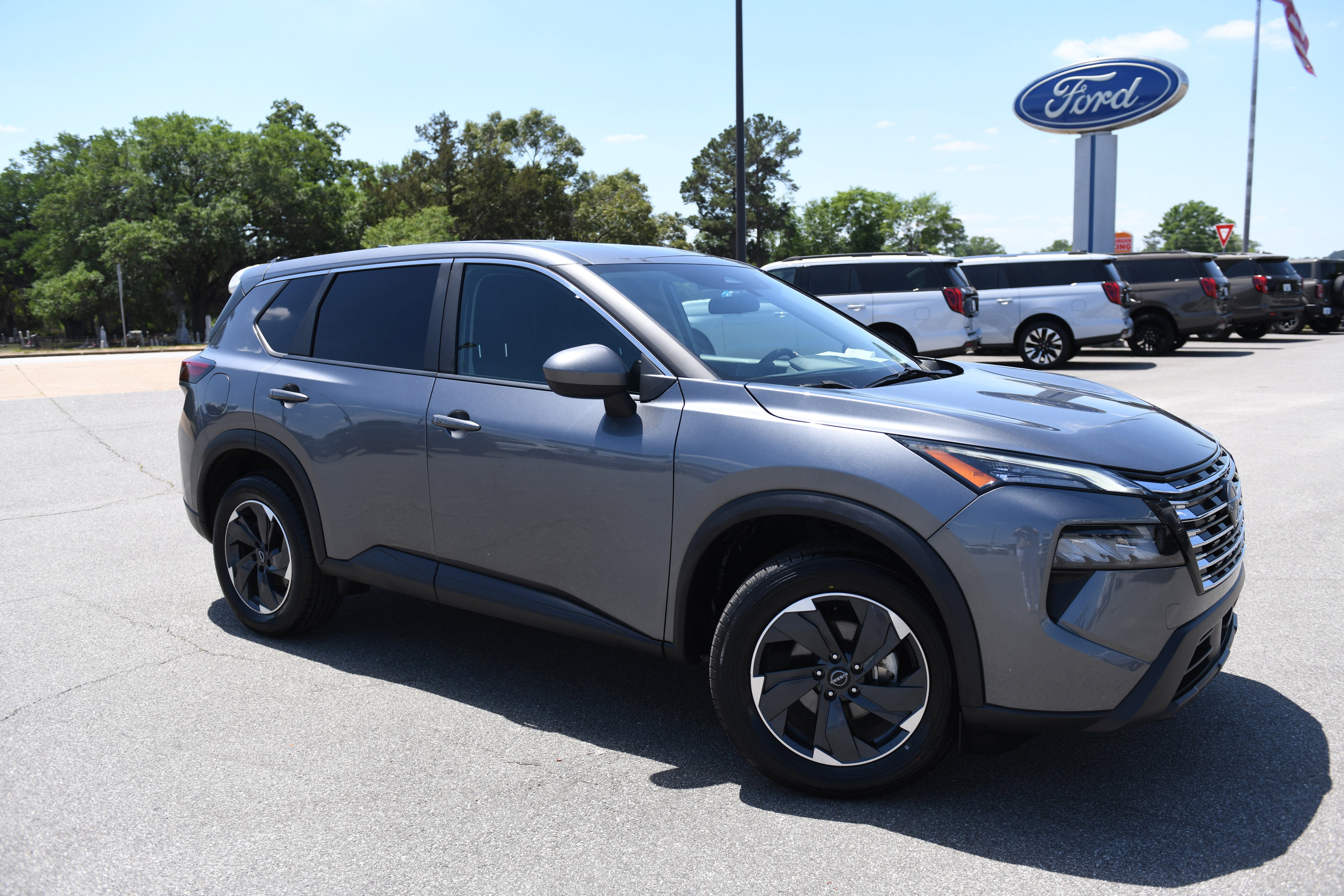 Used 2024 Nissan Rogue SV AWD/4WD image 1
