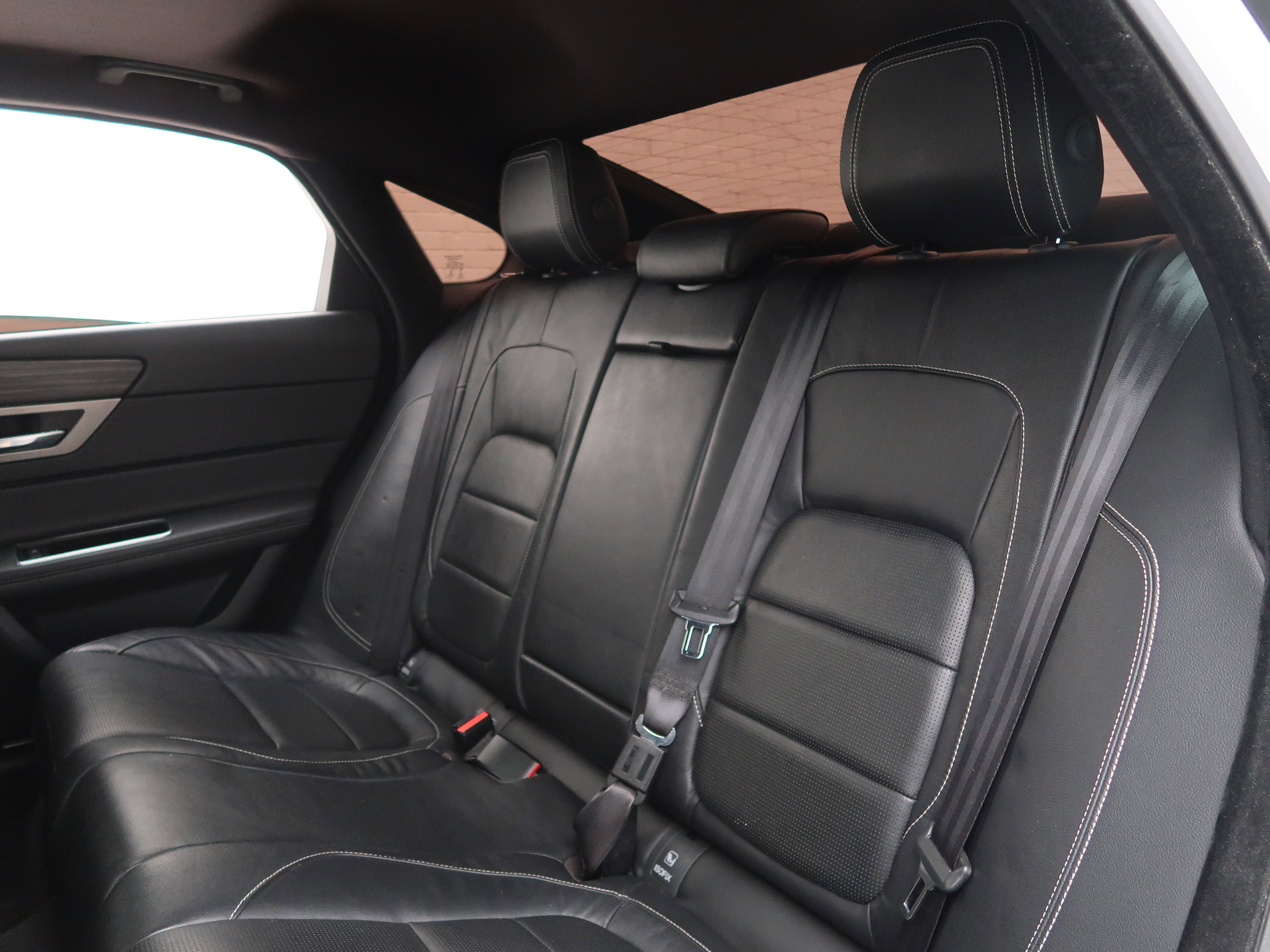Used 2016 Jaguar XF S RWD image 41