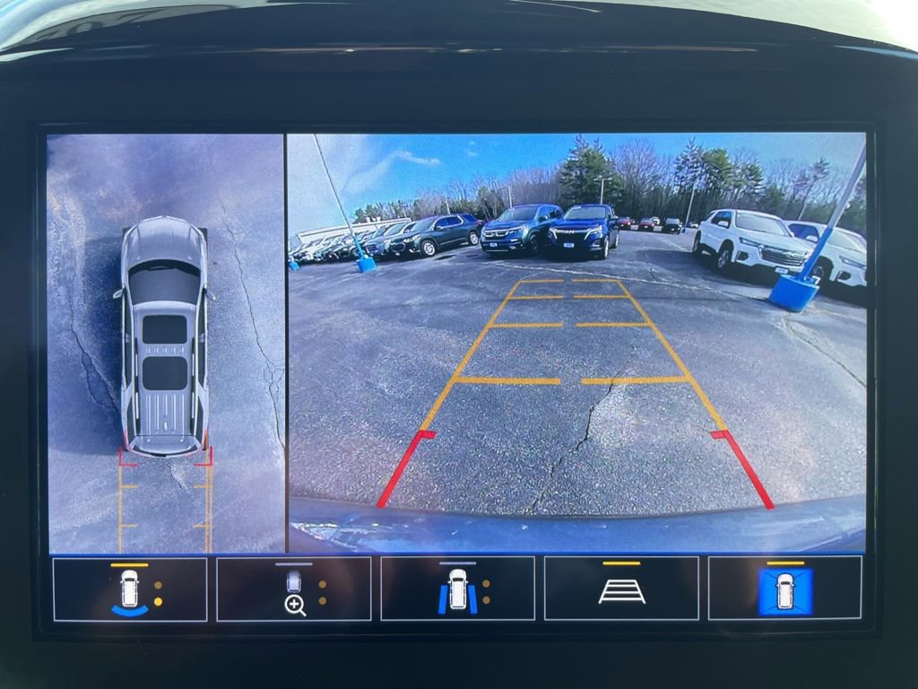 Used 2023 Chevrolet Traverse LT w/ Rear Camera Mirror Package image 23