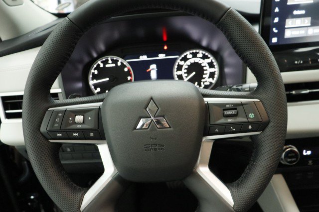 New 2026 Mitsubishi Outlander SE FWD image 8