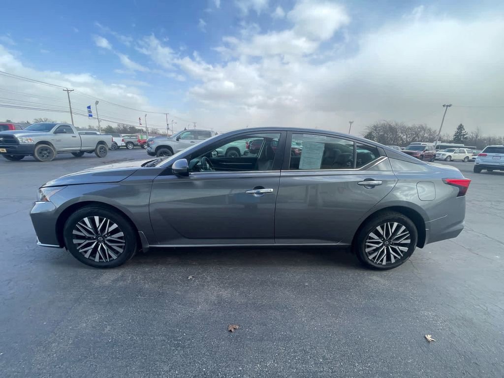 Used 2023 Nissan Altima 2.5 SV AWD/4WD image 6