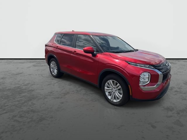 Used 2023 Mitsubishi Outlander ES FWD image 2