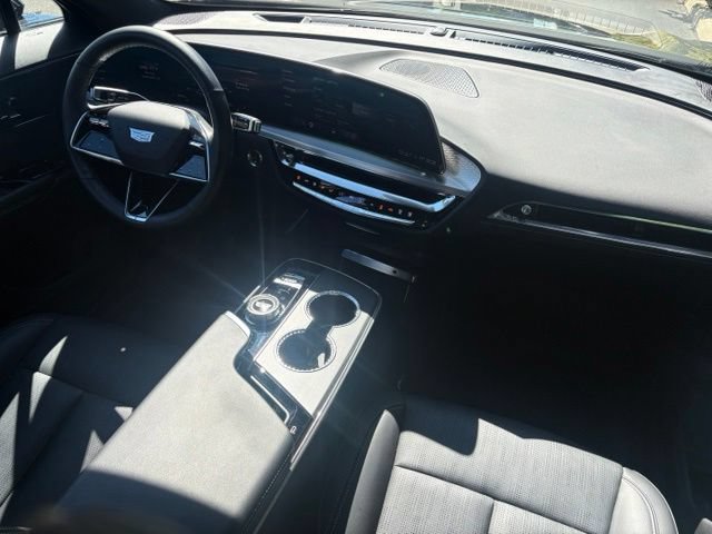 Used 2025 Cadillac Lyriq Luxury w/ LPO, Floor Liner Package AWD/4WD image 23