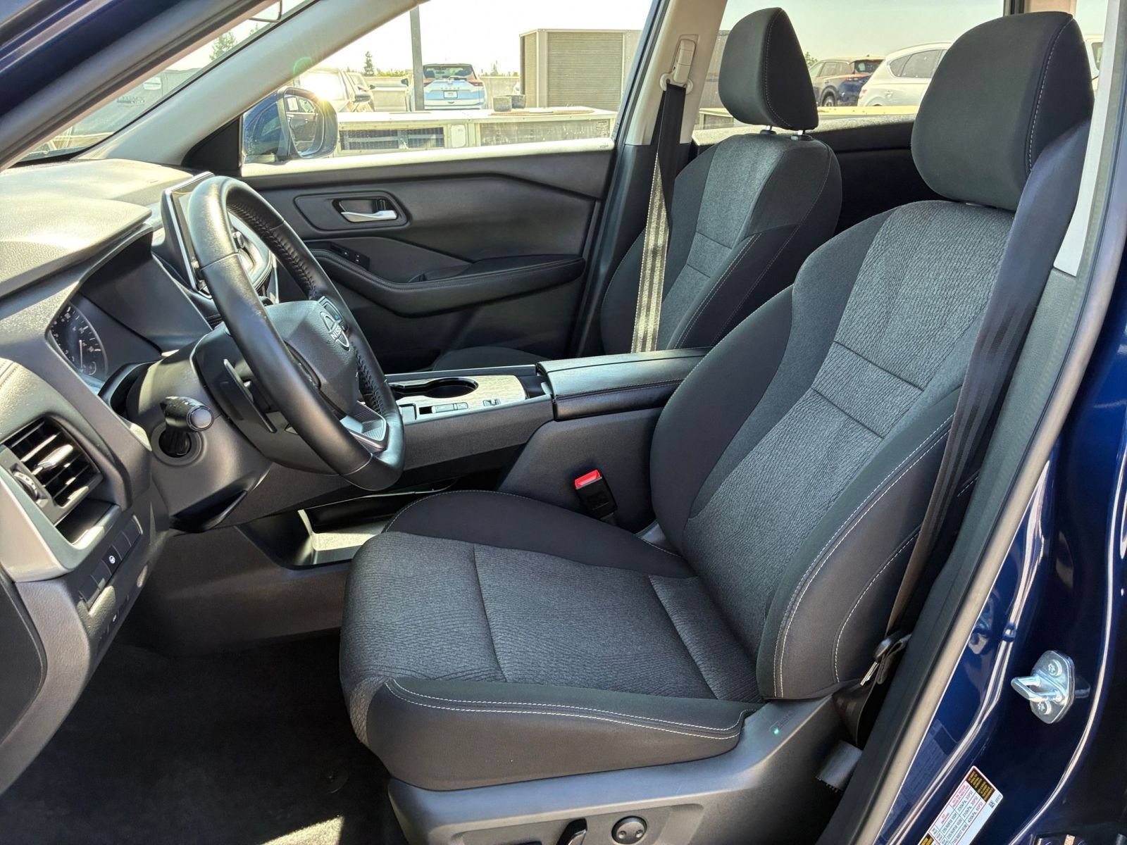 Used 2025 Nissan Rogue SV FWD image 28