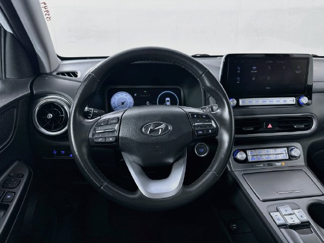 Used 2022 Hyundai Kona Limited FWD image 3
