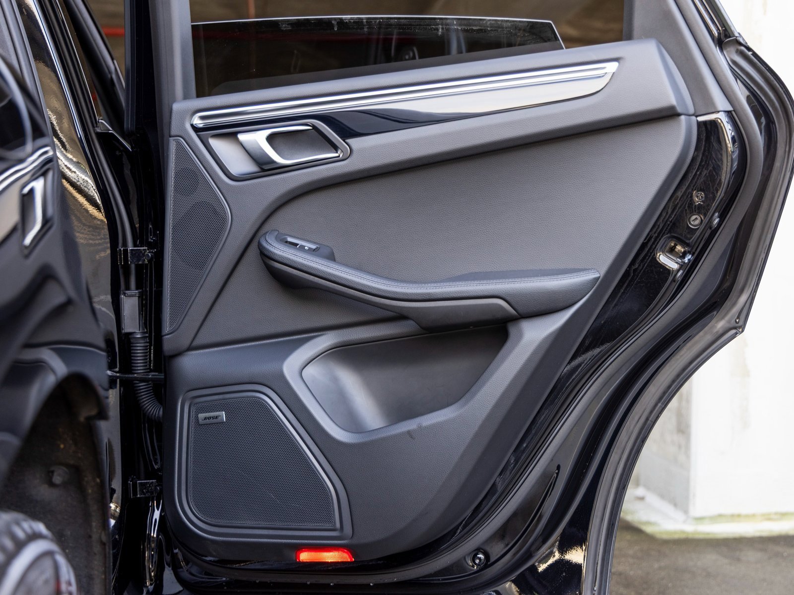 Certified 2025 Porsche Macan image 47