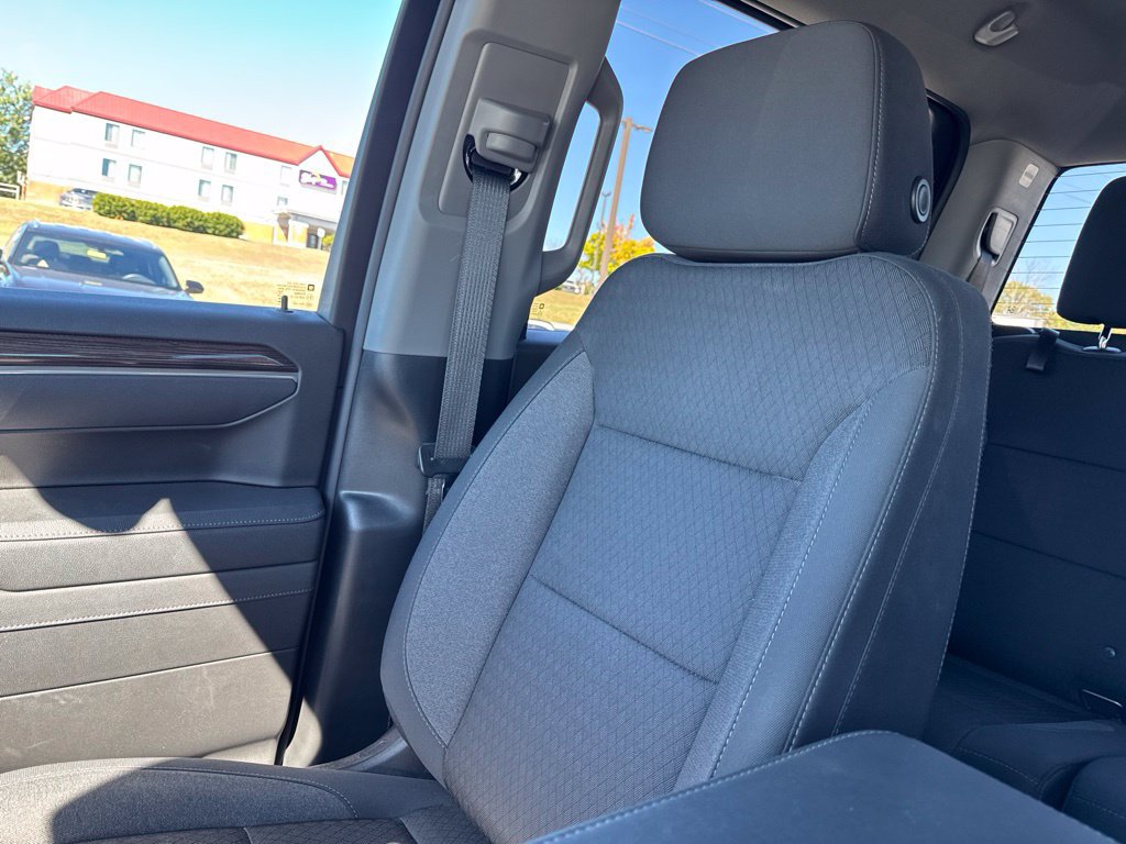 Used 2025 Chevrolet Silverado 1500 LT w/ Z71 Off-Road Package AWD/4WD image 24