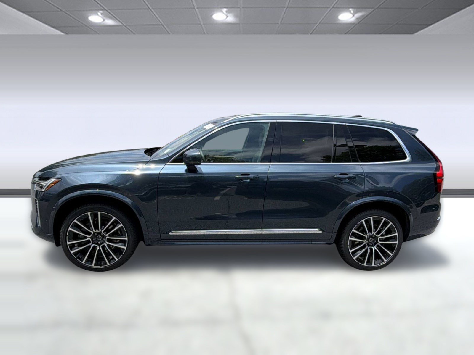 New 2026 Volvo XC90 B6 Plus w/ Protection Package Premier AWD/4WD image 2