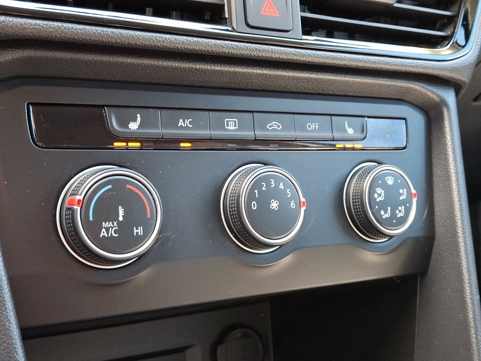 Used 2022 Volkswagen Taos SE w/ Driver Assistance Package AWD/4WD image 16