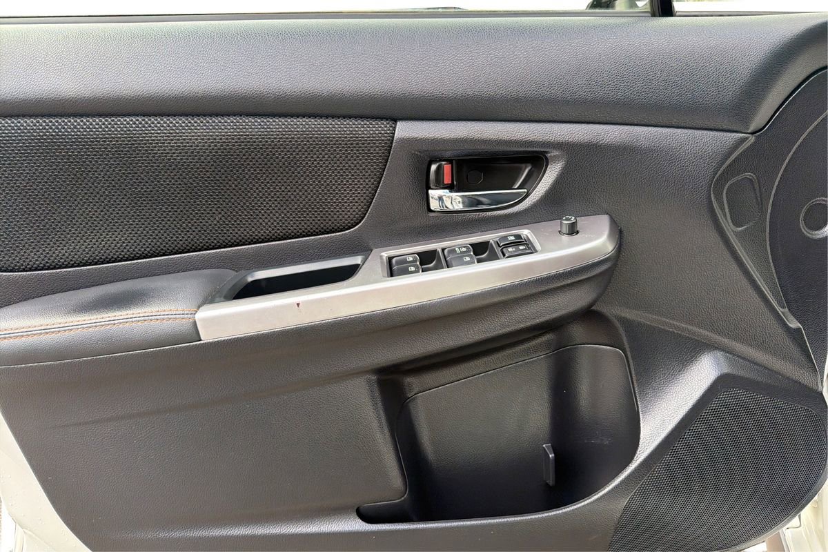 Used 2016 Subaru Crosstrek 2.0i Premium w/ Moonroof Package image 19