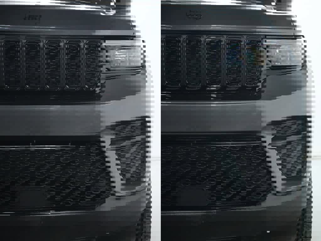 Certified 2024 Jeep Grand Cherokee Altitude image 7