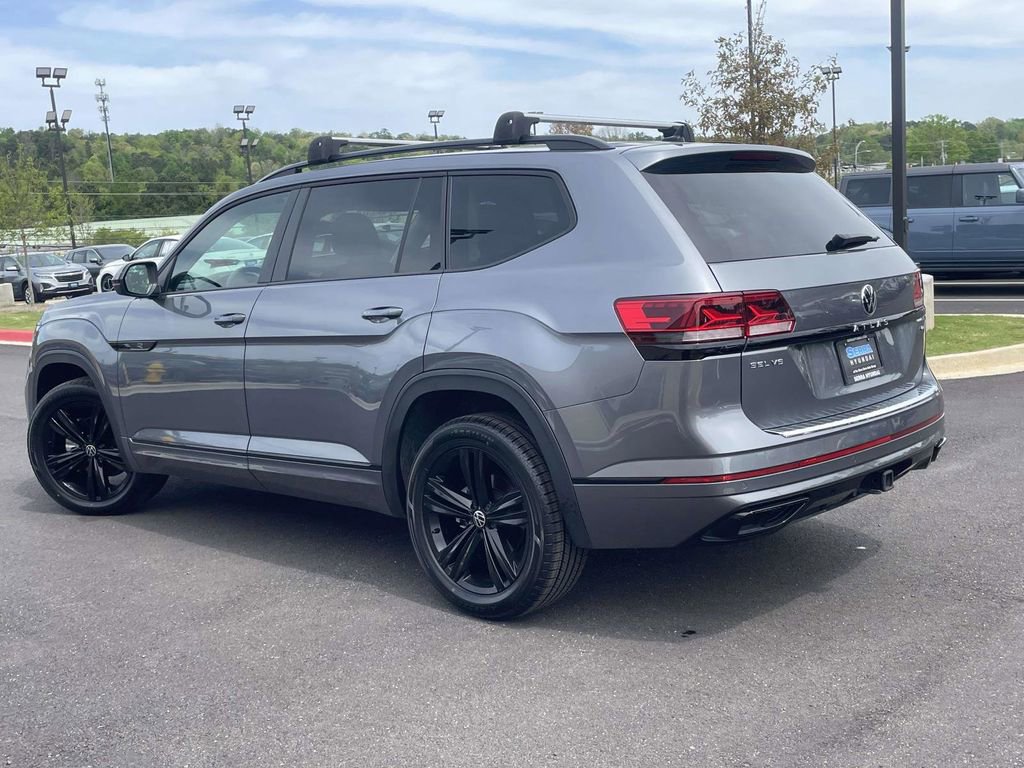 Used 2023 Volkswagen Atlas SEL R-Line AWD/4WD image 4