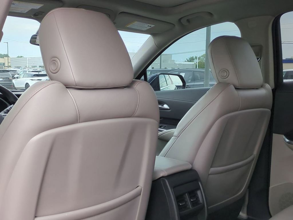 Used 2021 Cadillac XT4 Premium Luxury w/ Technology Package image 21