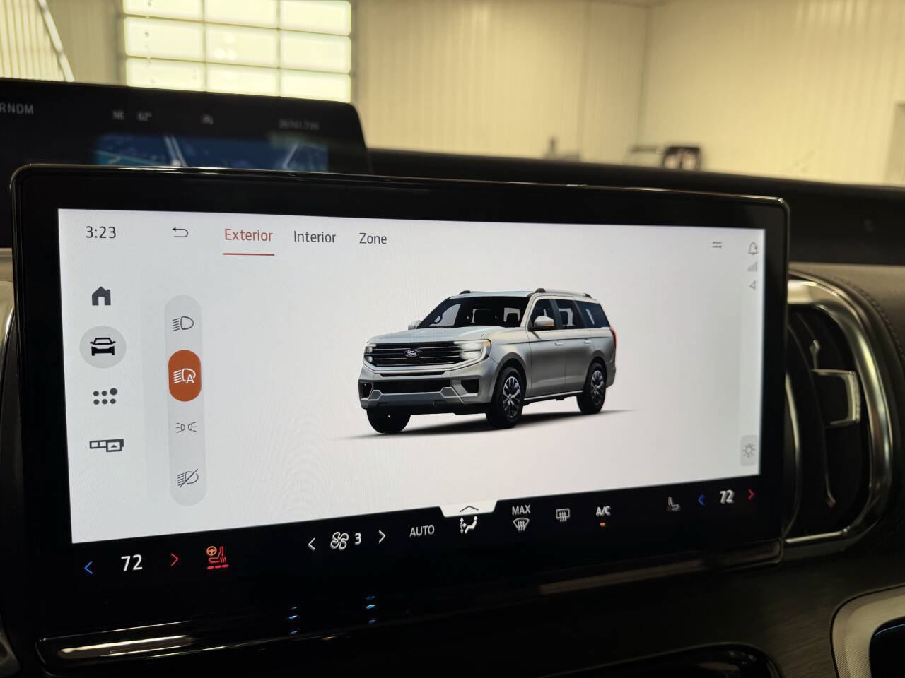 Used 2025 Ford Expedition Platinum AWD/4WD image 19